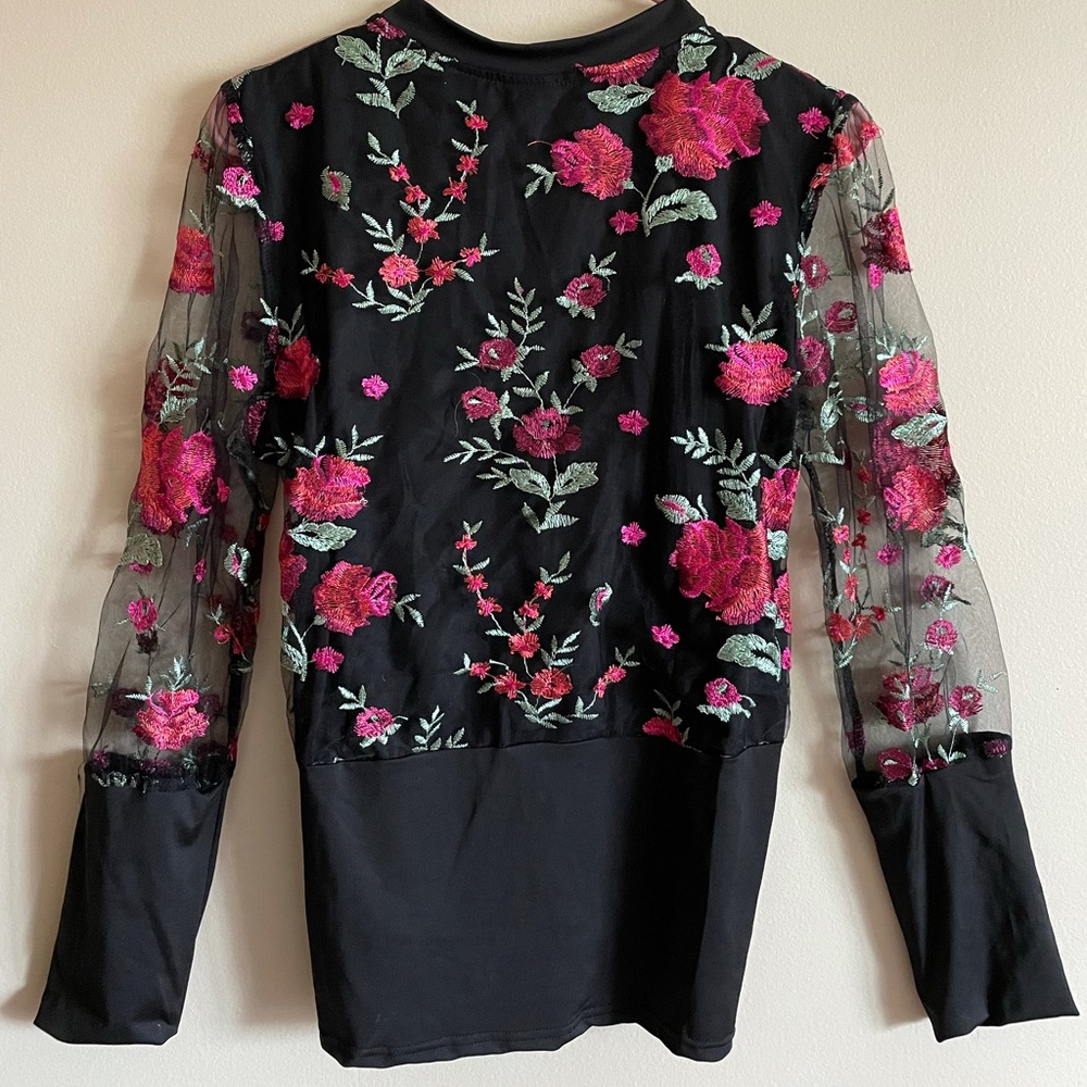 Pretty Mesh Flower Top